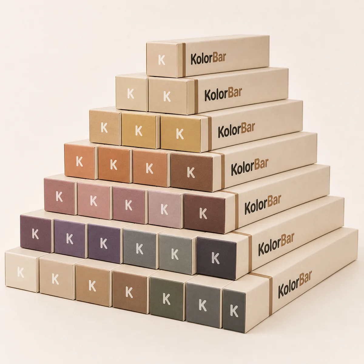 La gamme KolorBar : des dizaines de nuances rangées en pyramide, du blond aux bruns, roses et cendrés.